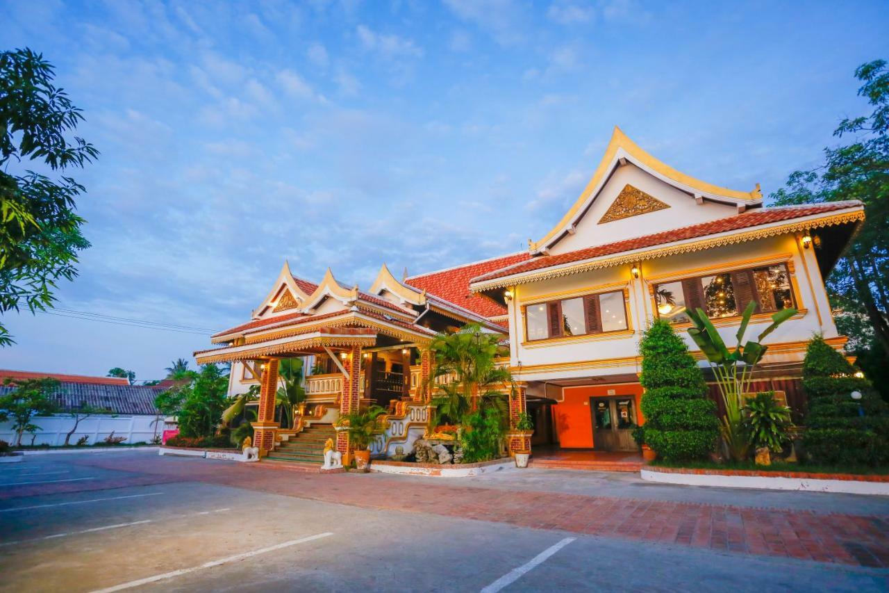 E-Outfitting Vang Thong Hotel Luang Prabang Exterior photo